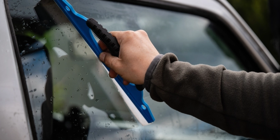 Entretien des vitres teintées : nos conseils pour 10 ans de durabilité